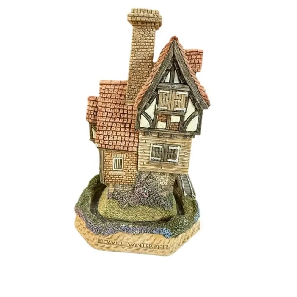 Enesco 1998 David Winter D1059 Robber's Retreat The Pilgrim's Way house figure